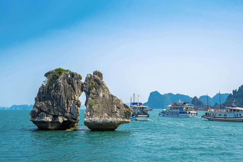 1-Day Tour Explore Unesco-recognized Ha Long Bay on Cruise - A quiet pocket at Luon Cave
