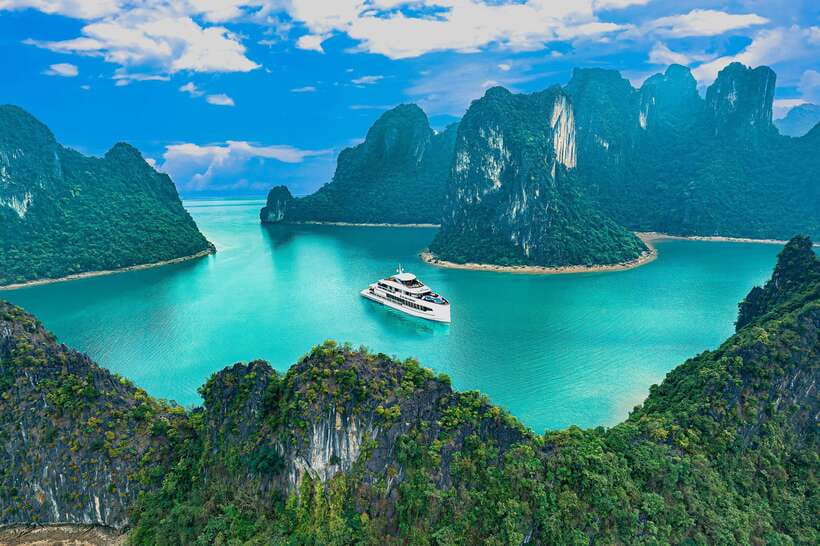 1Day 5 Stars Cruise:Swimming,Hiking & Kayaking, - A full day on the water, not a seven-hour outing