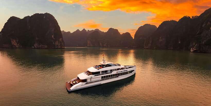1Day 5 Stars Cruise:Swimming,Hiking & Kayaking, - Inside Sung Sot Cave