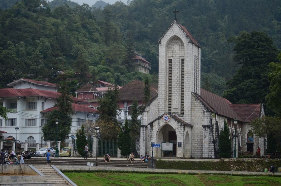 2 Day-2 Night Sapa Trekking: Overnight Train &Limousine Bus - A free morning in town, or an extra trip to Fansipan