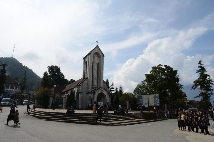 2 Day-2 Night Sapa Trekking: Overnight Train &Limousine Bus - The limousine bus back to Hanoi