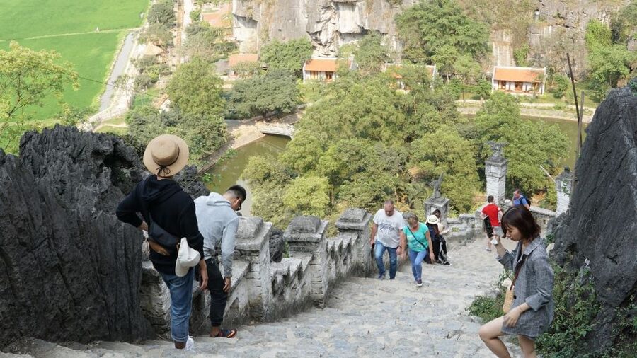 2 Day Ninh Binh: Hoa Lu/Bai Dinh- Trang An/Tam Coc- Mua Cave - The bungalow, food and practical trade-offs