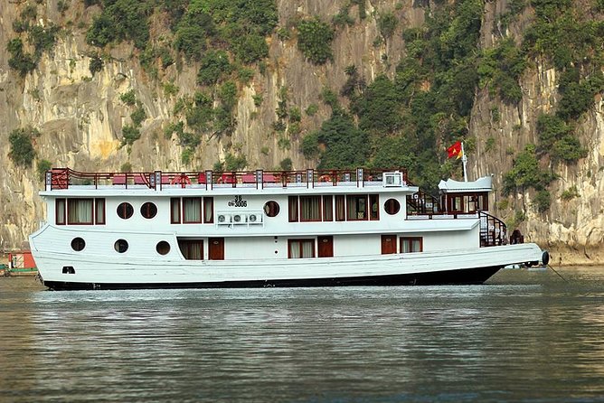 2-Day Oriental Sails Junk Cruise of Halong Bay - Day one: boarding, caves and Titop Island