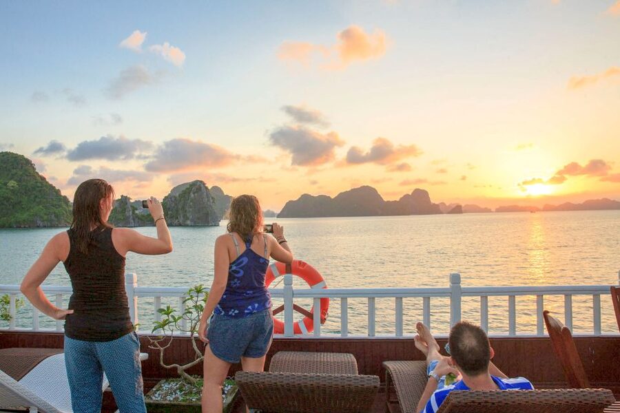 2-Day Royal Palace Ha Long Bay & Ti Top Island Cruise - The Hanoi return and how much the fare covers