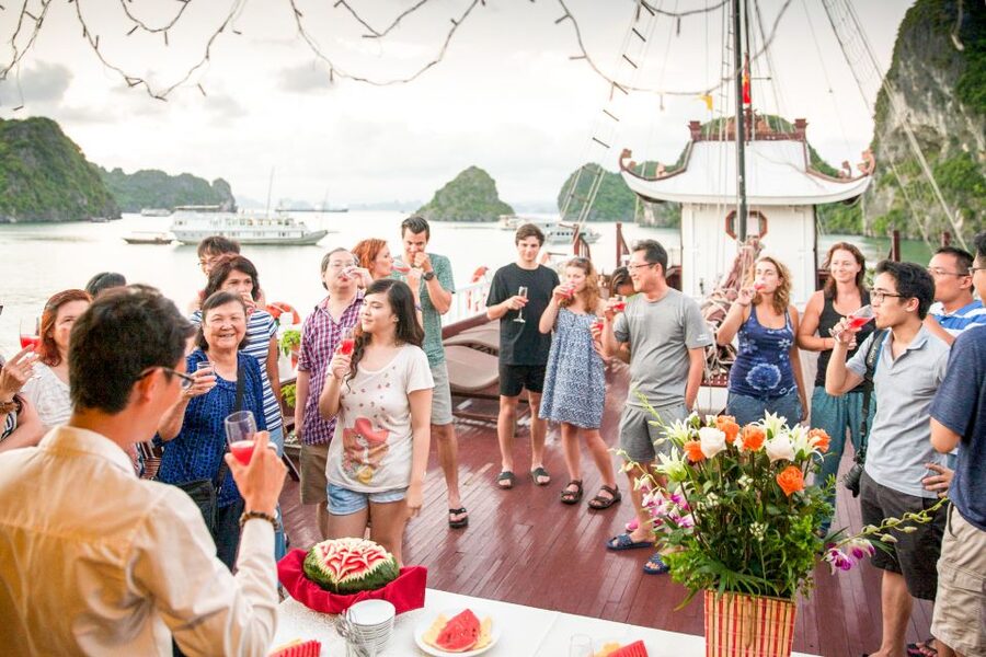 2-Day Royal Palace Ha Long Bay & Ti Top Island Cruise - The guides and the shape of the experience