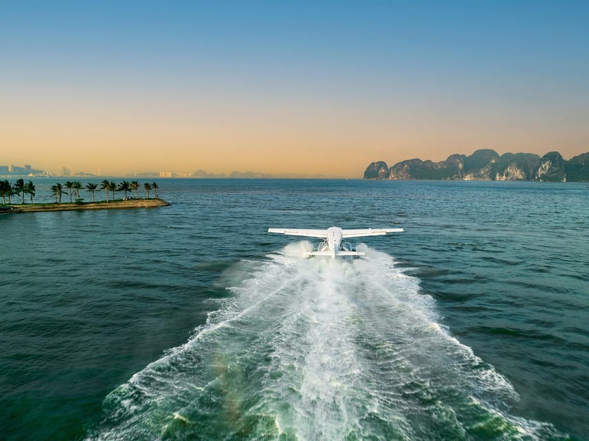 25 minutes sightseeing flight in Halong Bay by Seaplane - Twenty-five minutes over the islands