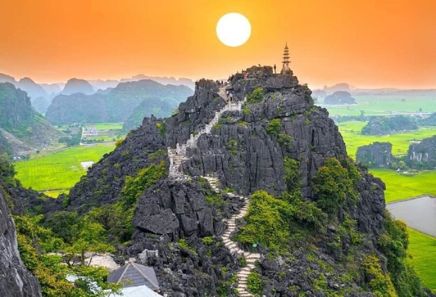 3-Day - Ninh Binh - Lan Ha Bay 5-Star Cruise & Balcony - Day one: Hoa Lu’s temples and a bicycle ride