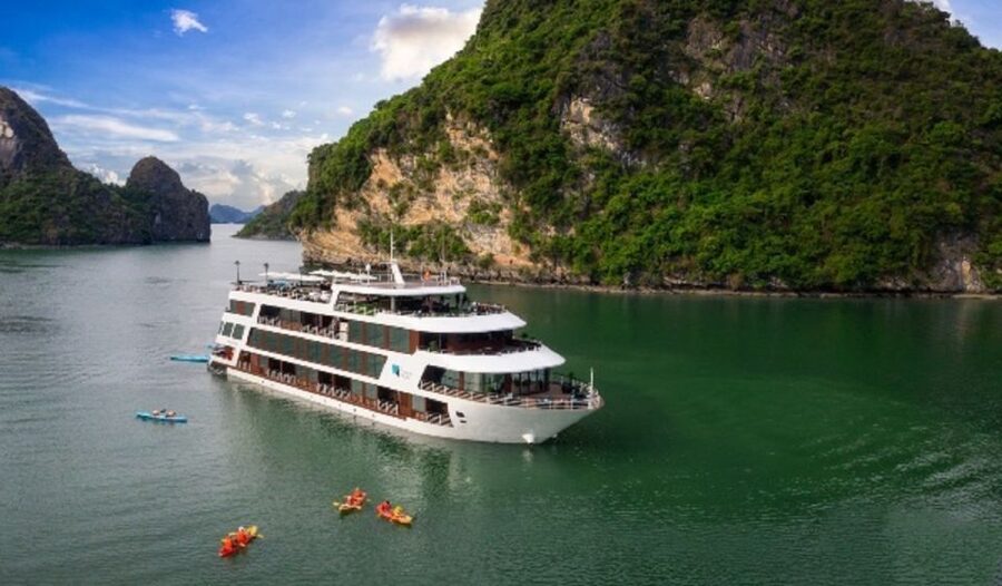 3-Day - Ninh Binh - Lan Ha Bay 5-Star Cruise & Balcony - Day one: nearly 500 steps at Mua Cave