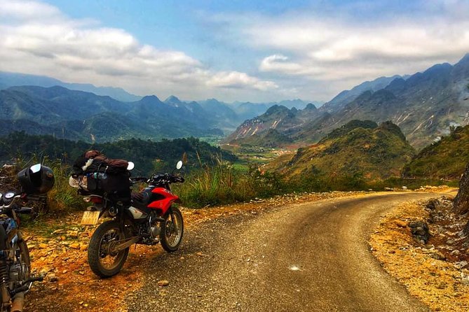 3D2N TOUR WITH EASYRIDERS 150cc (group 4-10Pax + private rooms) - Day three: Sa Phin palace and the return to Ha Giang
