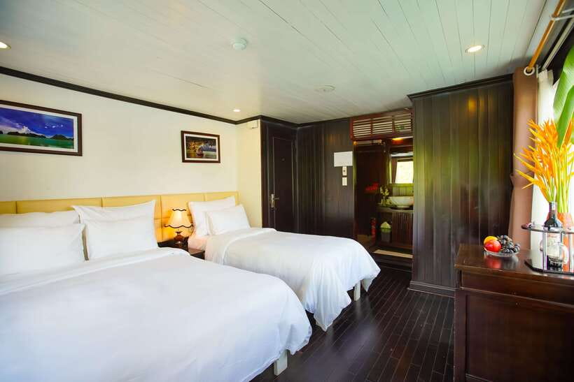4-star Halong Paloma Cruise 2D1N Trip - Bai Tu Long Bay, away from the busiest route