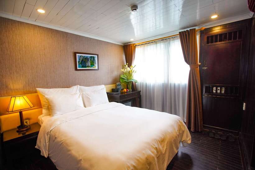 4-star Halong Paloma Cruise 2D1N Trip - Day two: sampan through Vung Vieng