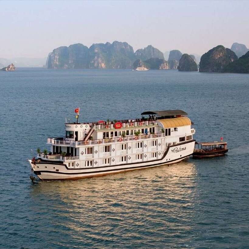 4-star Halong Paloma Cruise 2D1N Trip - Day one: cave formations and a swim in the bay