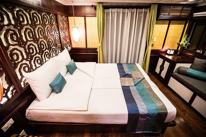All inclusive Bhaya 2-Day Halong Bay Tour - Day 2: Tai Chi, Sung Sot Cave, and brunch