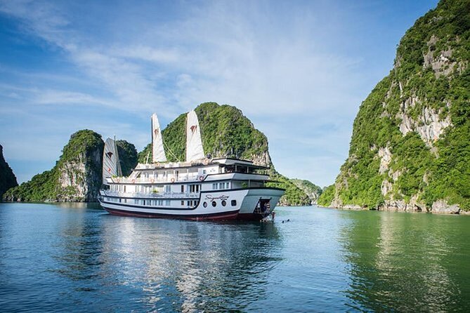 Bai Tu Long Bay 2 Day 1 Night Cruise - Kayaking, bamboo boats, and Vung Vieng