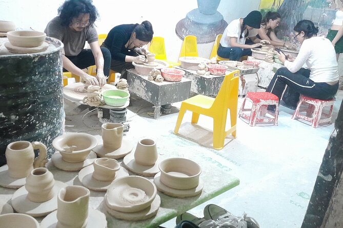 Bat trang Pottery Class in Hanoi Old Quarter/Handmade experience - A Bat Trang craft lesson in the middle of Hanoi