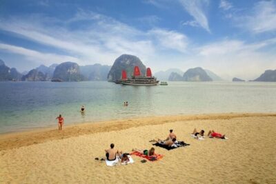 Best Halong 5 star Day Trip, inclusive,buffet,cave,kayak,transfer