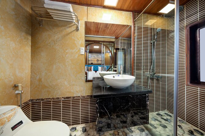 CozyBay Boutique 2D1N Kayak, Swiming ,Titop, Cave, Expressway way - One night in a cabin: comfort varies