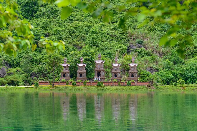 Day tours from Hanoi city (PRIVATE TOUR) - Tam Coc: two hours on the Ngo Dong River