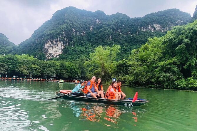 Exploring Bai Dinh Pagoda -Trang An -Mua Cave with Buffet Lunch 1 Day From Hanoi - Bai Dinh’s grand scale and Buddha sanctuary