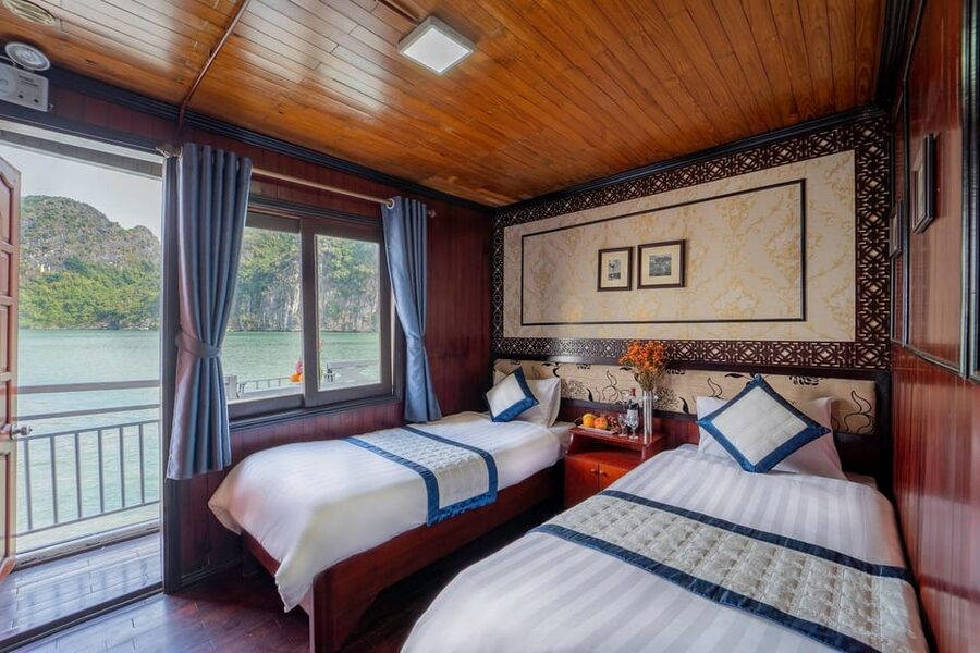 From Hanoi: 2-Day Ha Long Bay Boat Tour - Lunch and limestone views on the first afternoon