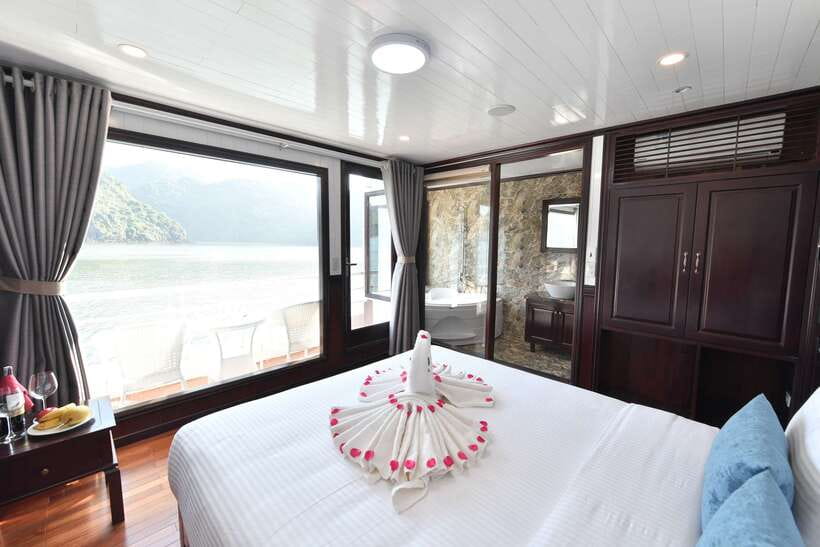 From Hanoi: 2-Day Halong Sapphire Cruise with Balcony Cabin - First afternoon: lunch, limestone islands and a swim
