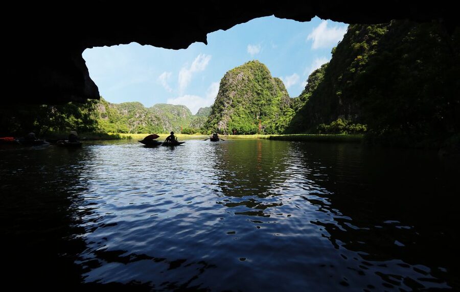 From Hanoi: 2-Day Ninh Binh Tour with Accommodation & Meals - Day two: Van Lam market, Bich Dong and the river