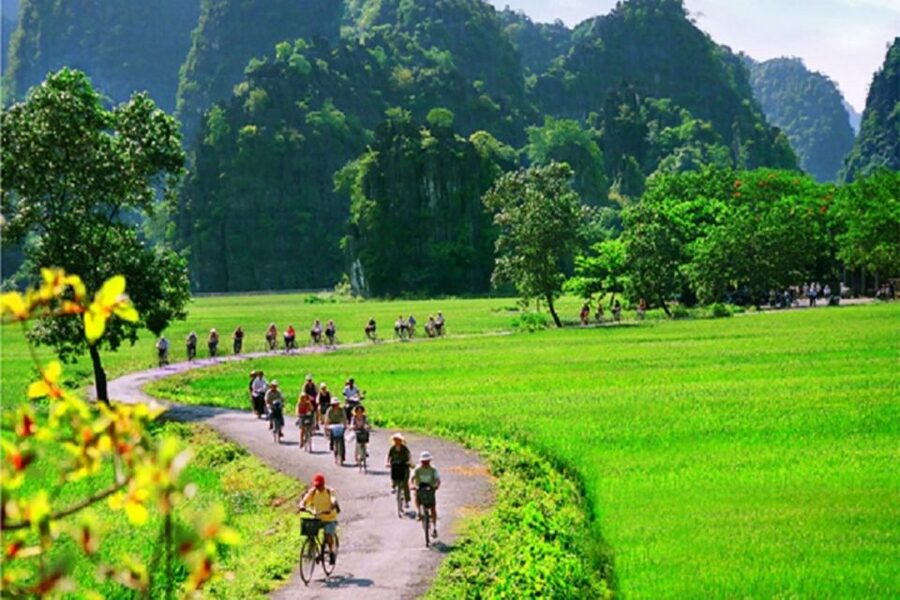 From Hanoi: 2-Day Ninh Binh Tour with Ha Long Bay Cruise - Day two: caves and open water in Ha Long Bay