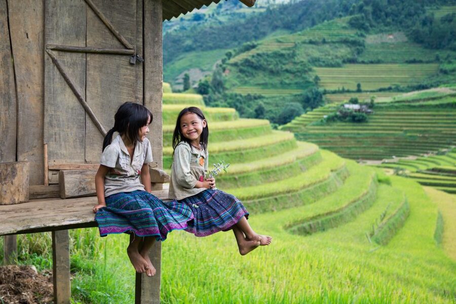 From Hanoi: 2-Day Sapa Cultural Exchange Tour with Homestay - Day One: Rice Terraces and the Walk to Ta Van