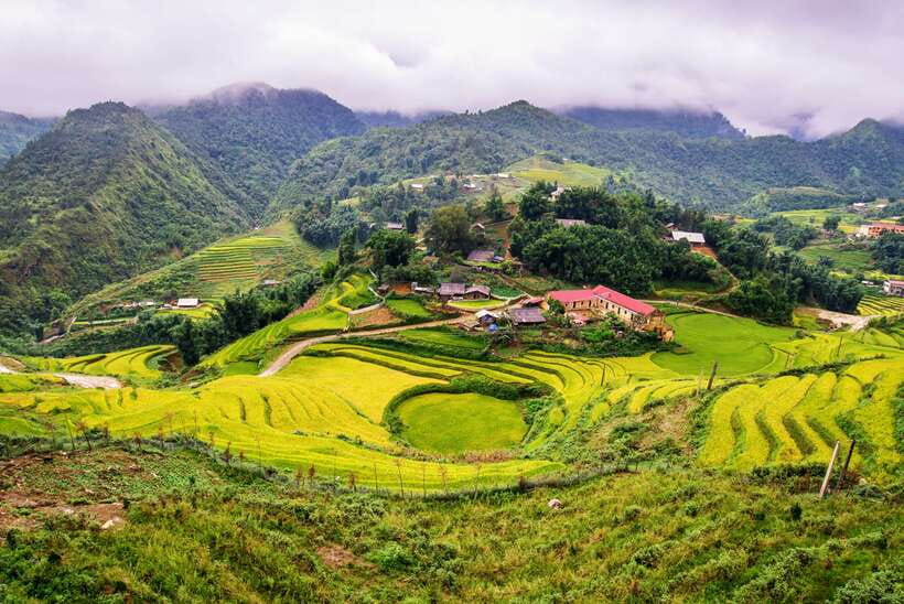 From Hanoi: 2-Day Sapa Trek Tour - Luxury Limousine Transfer - Day one: Cat Cat and its valley waterfall