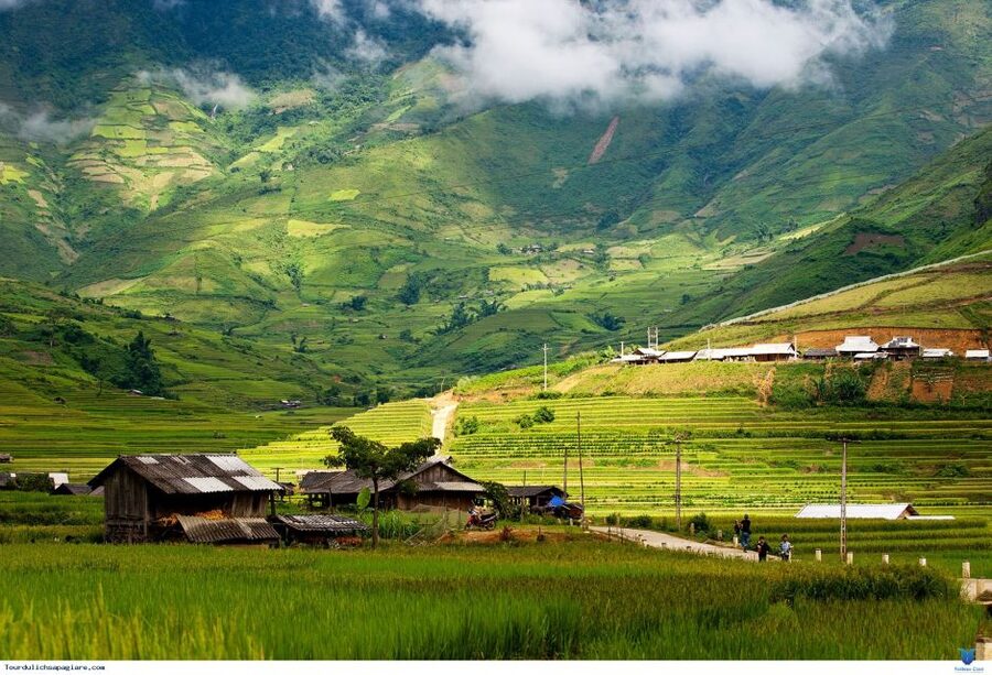 From Hanoi: 2-Day Sapa Trekking Trip with Homestay & Meals - Hanoi to Sapa: a long ride with a useful arrival