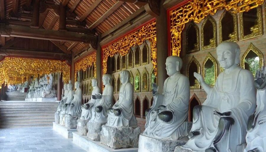 From Hanoi: Bai Dinh, Trang An, and Mua Cave Full-Day Tour - Mua Cave’s 500-step climb