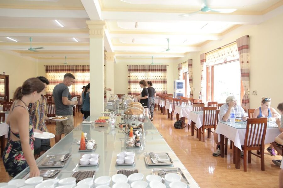 From Hanoi: Bai Dinh, Trang An, and Mua Cave Full-Day Tour - Lunch as a midday pause