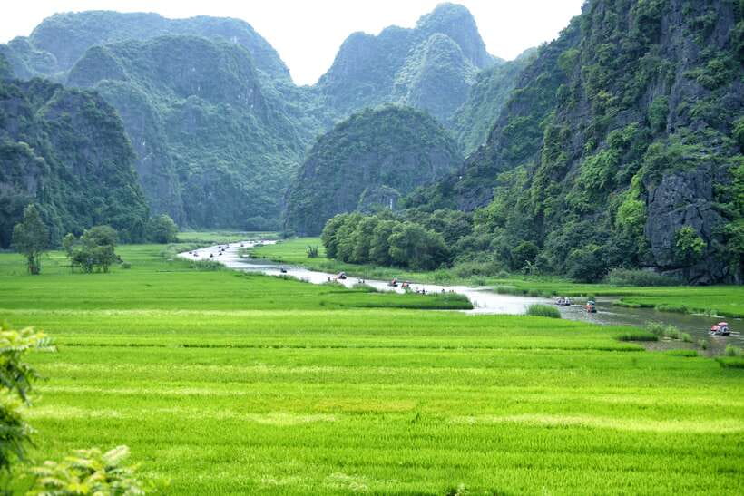 From Hanoi: Full-Day Ninh Binh Highlights Small Group Tour - Tam Coc by sampan
