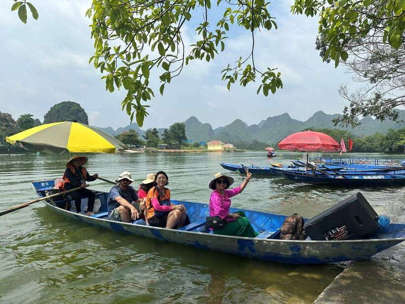 From Hanoi: Full-Day Perfume Pagoda Group Tour with Lunch - Climbing to Huong Tich Cave