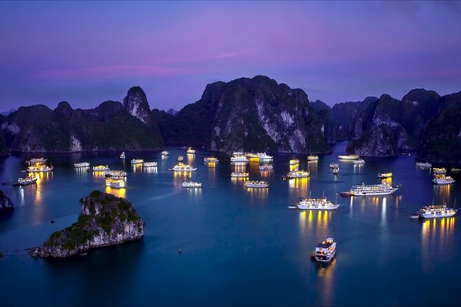 From Hanoi: Ha Long Bay Day tour 4-Star with Kayaking - Choosing a kayak or bamboo sampan at Luon Cave