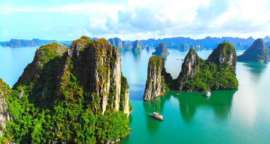From Hanoi: Halong Bay Day Trip with Lunch and Transfers - Hanoi to Tuan Chau: an early start and a long ride