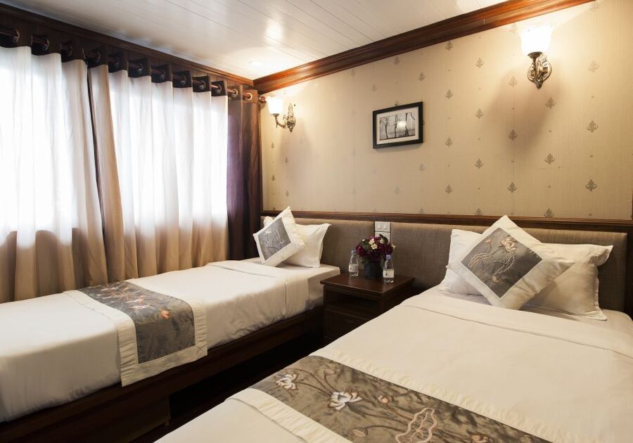From Hanoi: Halong Explorer 3-Day Deluxe Cruise - From Hanoi to the limestone islands
