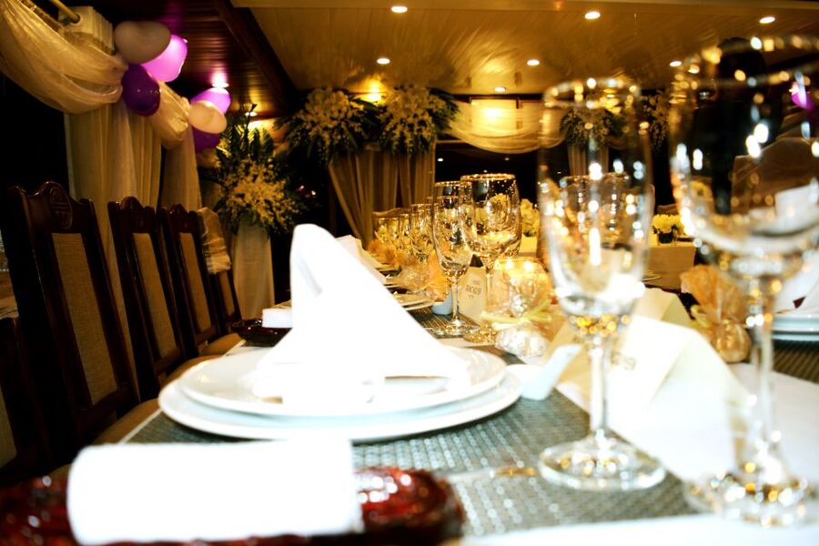 From Hanoi: Halong Explorer 3-Day Deluxe Cruise - Food, cabins, and what the price covers