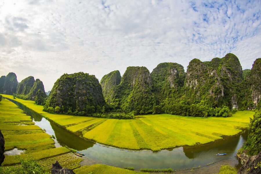 From Hanoi: Hoa Lu, Mua Cave and Tam Coc Full-Day Trip - Lunch before the river