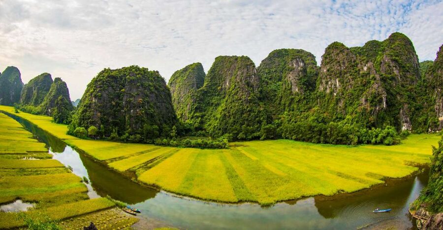 From Hanoi: Hoa Lu, Mua Cave and Tam Coc Full-Day Trip - Climbing to the Mua Cave viewpoint