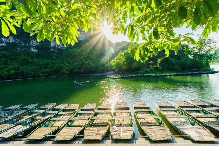 From Hanoi: Hoa Lu & Tam Coc with Buffet lunch & Cycling - The day at a glance