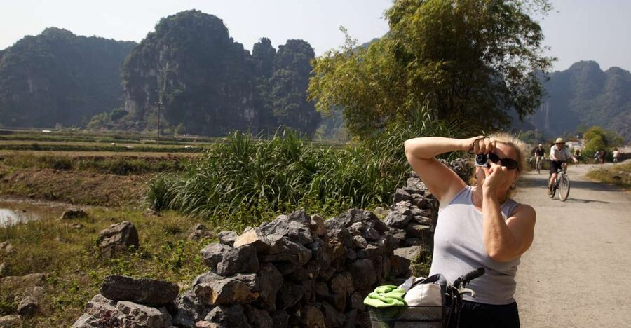 From Hanoi: Hoa Lu & Tam Coc with Buffet lunch & Cycling - Lunch in Tam Coc