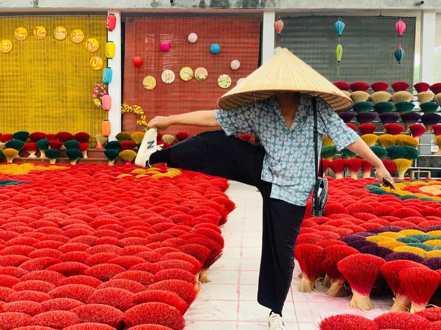 From Hanoi: Incense Village, Conical Hat and HaThai Art Tour - Guides and transport make a difference