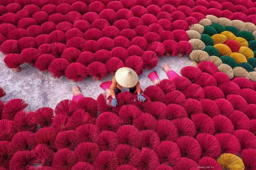 From Hanoi: Incense Village & Train Street Small Group Tour - From Old Quarter pickup to Quang Phu Cau