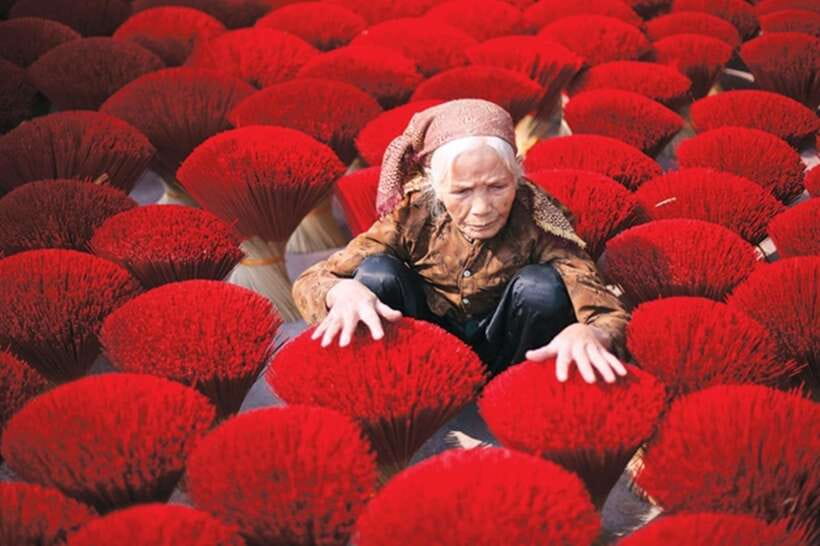 From Hanoi: Incense Village & Train Street Small Group Tour - What the $43 fare covers