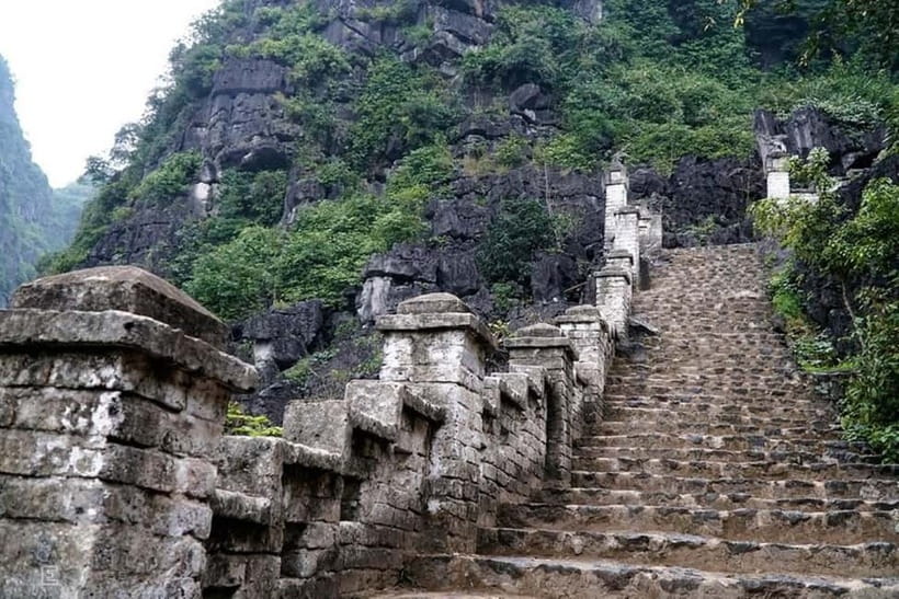 From Hanoi: Tam Coc Boat Trip and Hoa Lu & Mua Cave Tour - Who should book this day trip?