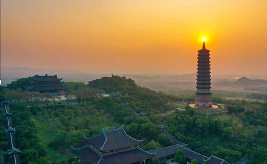 From Hanoi: Trang An Eco-tourism -Bai Dinh pagoda & Mua Cave - Guides, group size, and the value of the day