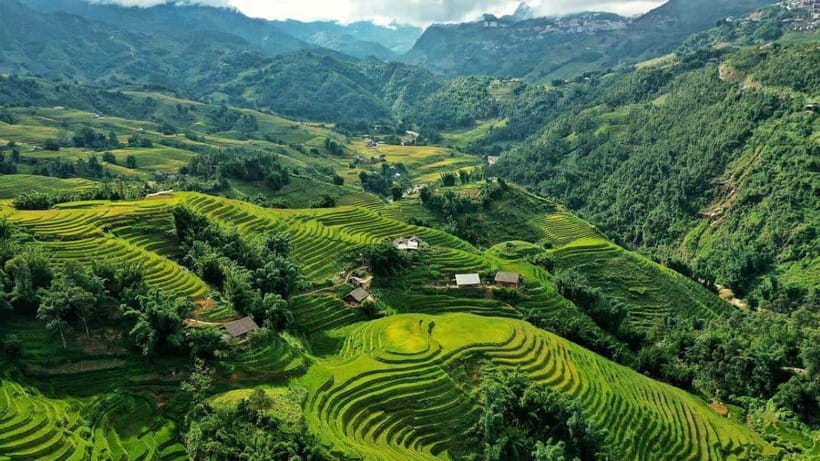 From Hanoi: Trek and Stay: 3-Day Sapa Highlands Adventure - Day 1: Cat Cat’s waterfall, then Sin Chai