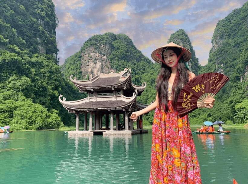 From Ninh Binh: Hoa Lu, Bai Dinh, Trang An, & Mua Cave Tour - Mua Cave and the 500-step climb