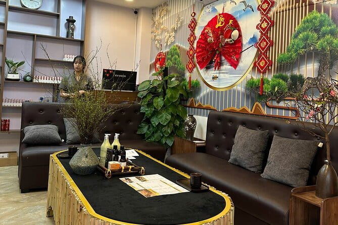 Full Body Combo with Aromatherapy or Deep Tissue treatment - Who will appreciate this spa stop?